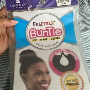 FREETRESS BUNTIE Jamaica tie #1 color shake -n-go